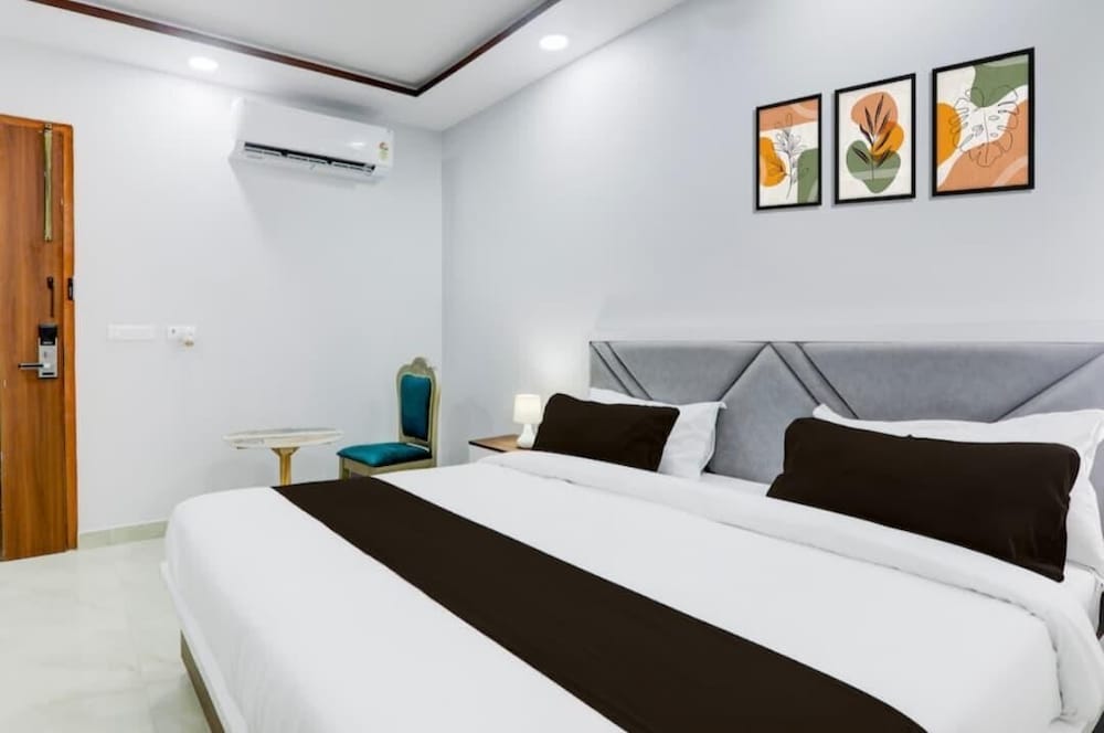 Deluxe Room, Balcony, City View