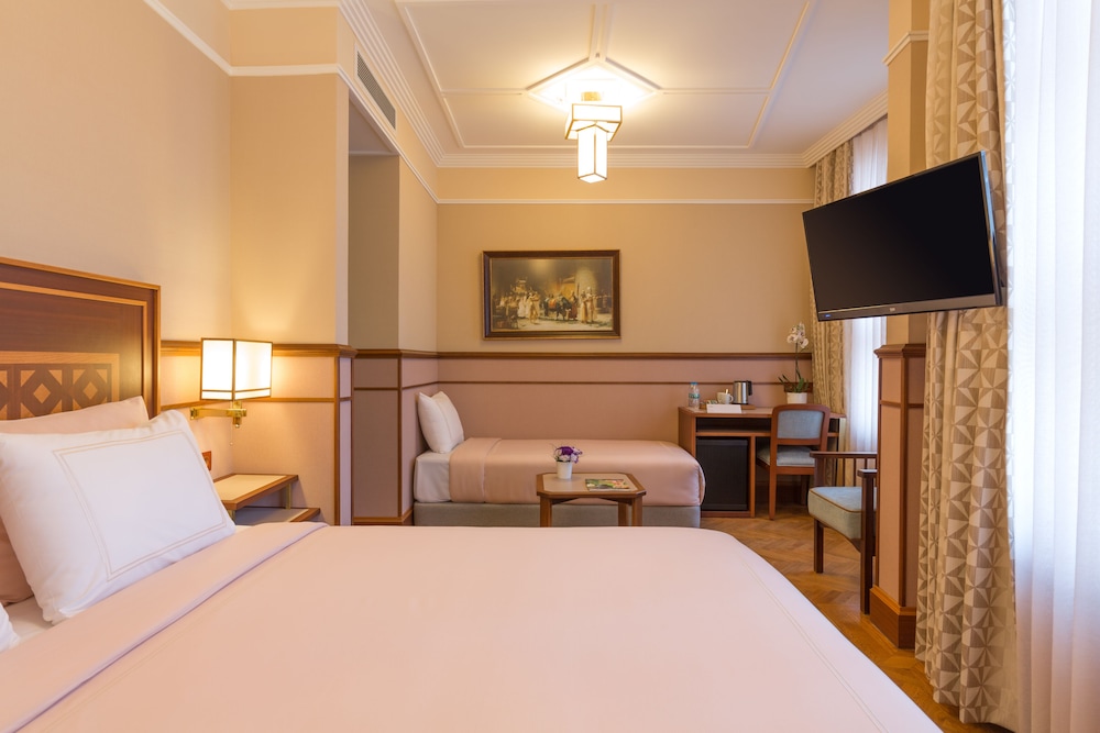Superior Triple Room photo 3