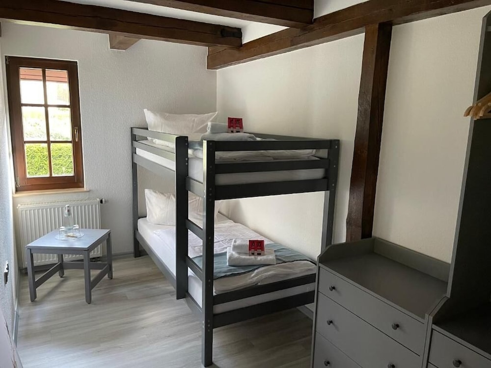 Family Suite, 2 Bedrooms, Private Bathroom, Garden View photo 3