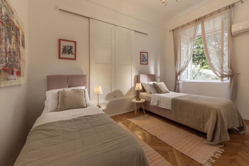 Panoramic Condo (Address: Uz posat 7)