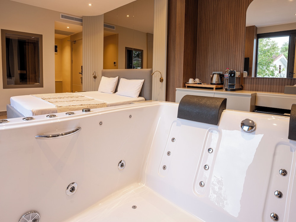 Standard Suite, Balcony photo 3