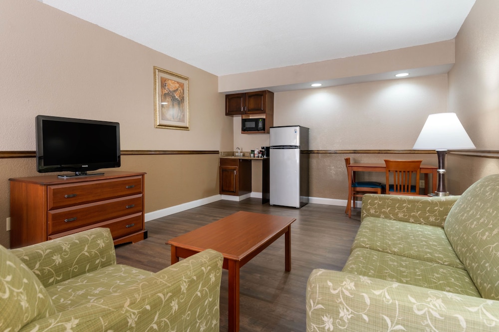 Suite, 2 Queen Beds, Accessible, Non Smoking (Upgrade) - Photo 6