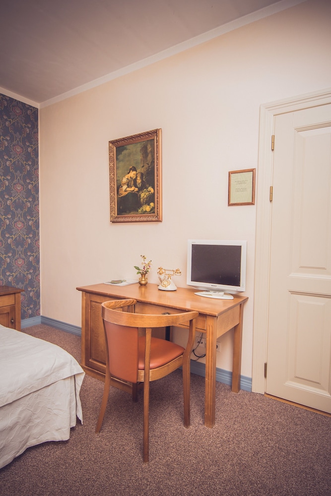 Twin Room - Photo 3
