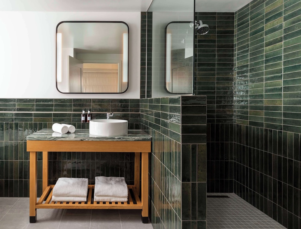 Suite (Broadway Suite) - Photo 6