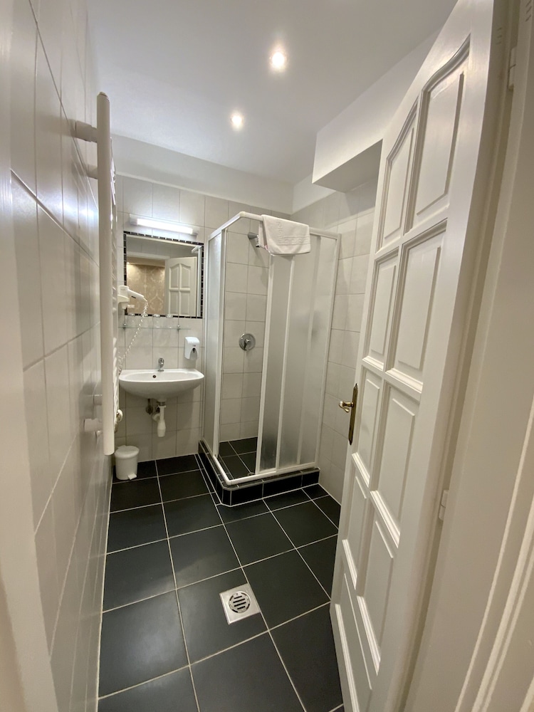 Standard Suite - Photo 5