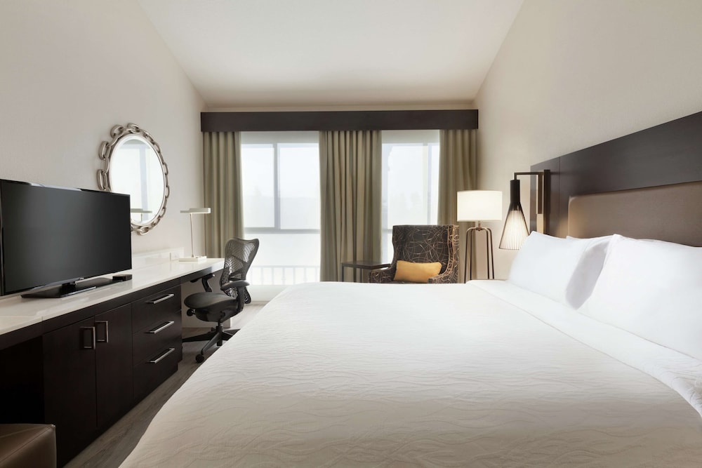 Room, 1 King Bed, Accessible - Photo 2