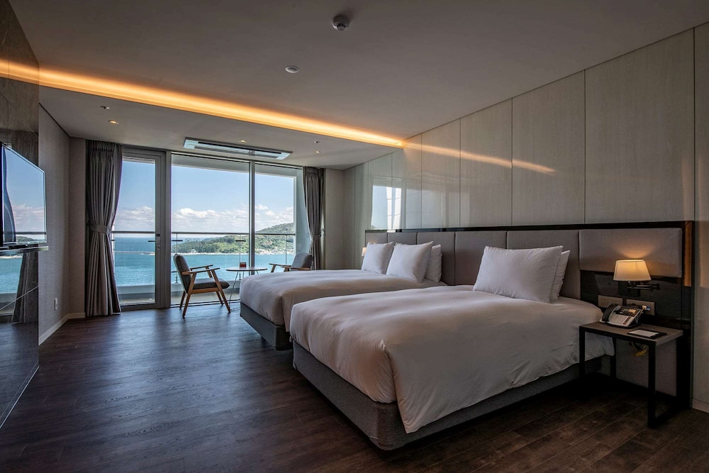 Room, Multiple Beds, Non Smoking - Photo 1