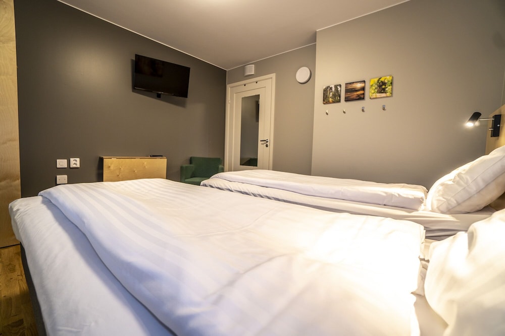 Basic Double or Twin Room - Photo 2