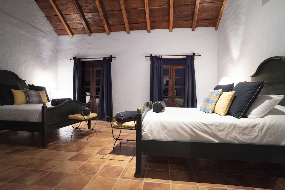 Deluxe Double Room, 2 Double Beds, Partial Ocean View photo 3