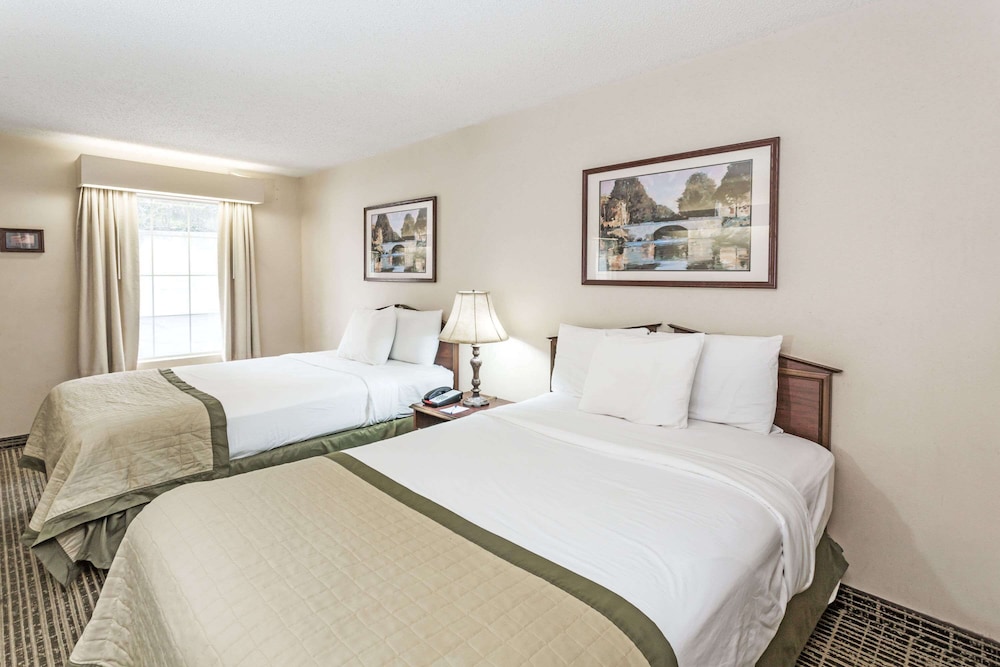 Room, 2 Double Beds, Non Smoking - Photo 1