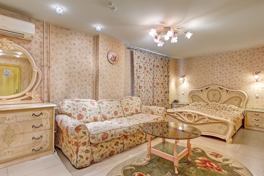 Suite, Jetted Tub