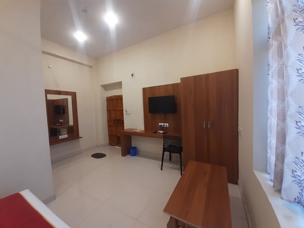 Deluxe Room - Photo 17
