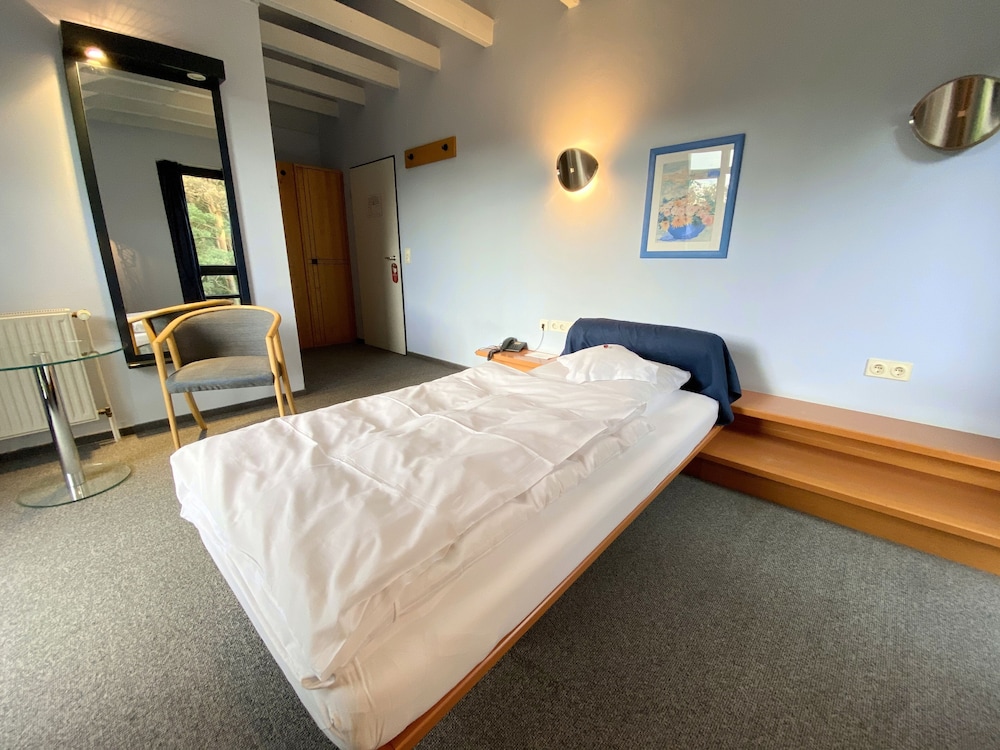 Basic Single Room photo 2