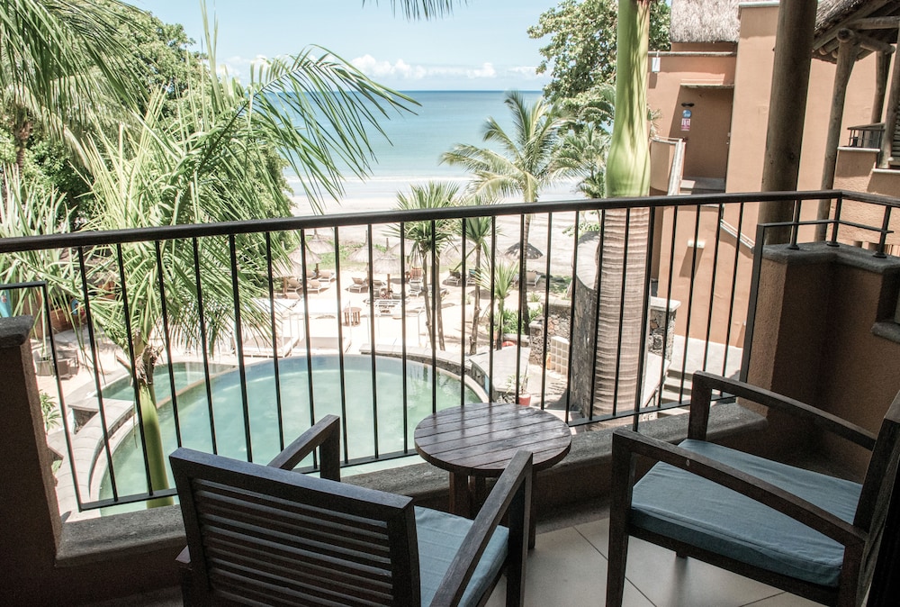 Deluxe Room, 1 King Bed with Sofa bed (Deluxe Sea View Room) - Photo 3