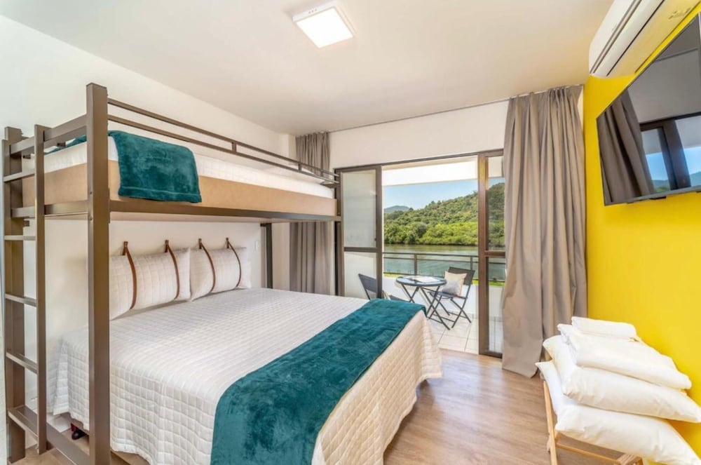 Premium Twin Room, 1 Queen Bed, River View - Photo 12