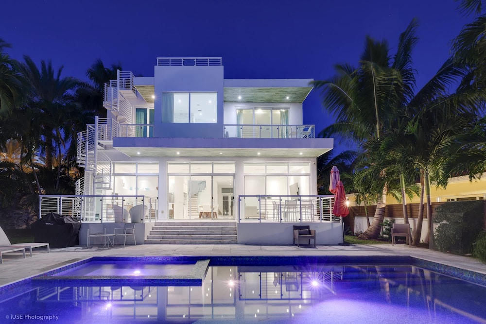 Villa photo 1