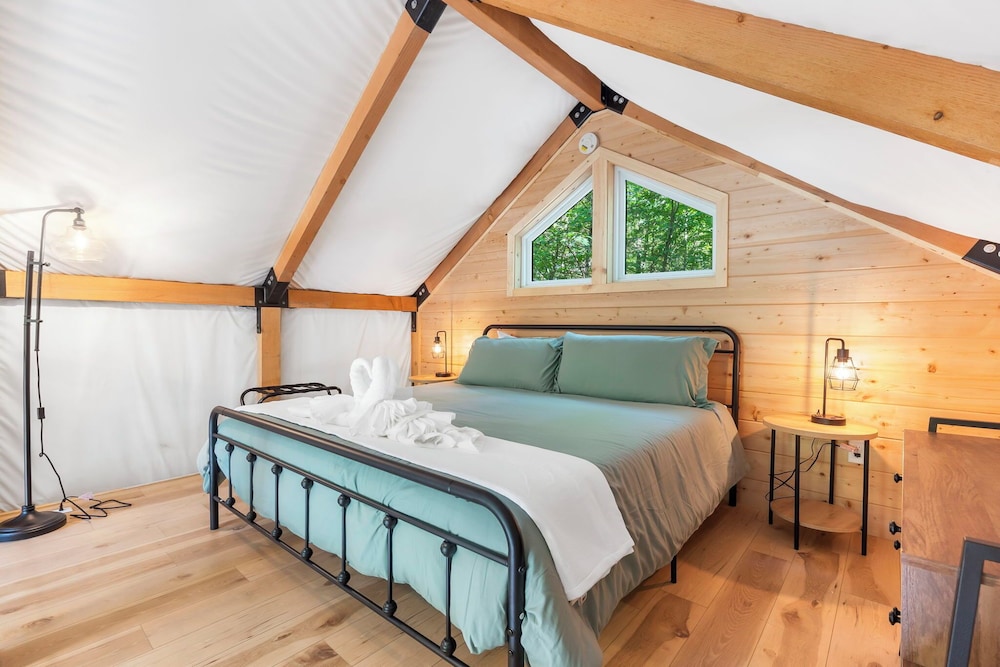 Cabin, Multiple Beds, Kitchen, Garden View (Tree Farm Duo) photo 2