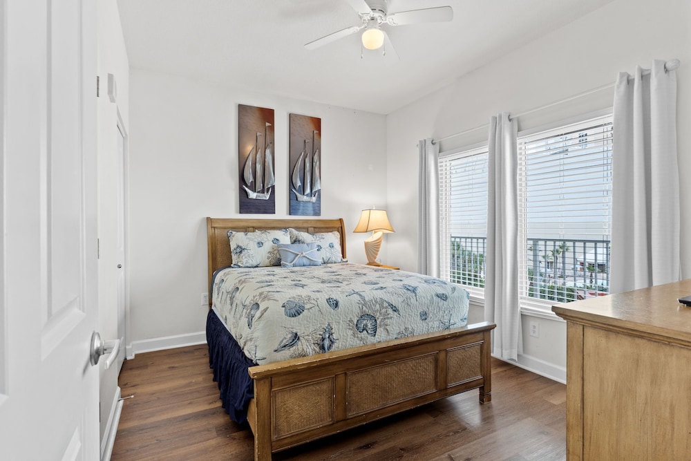 Condo, 2 Bedrooms, Balcony, Ocean View (421)