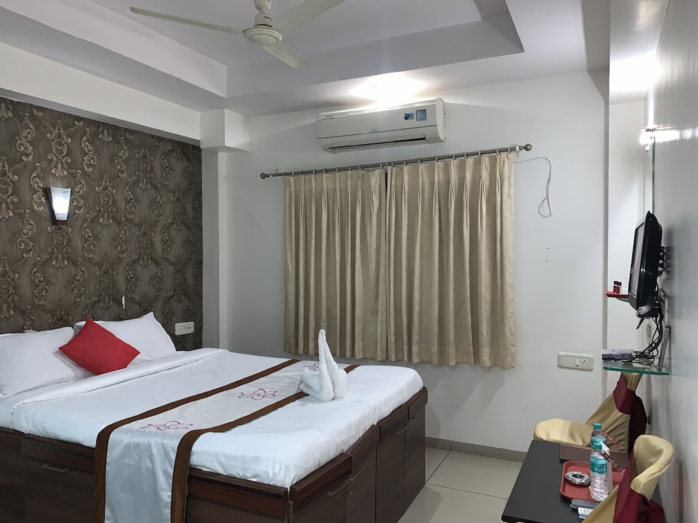 Deluxe Ac Room - Photo 13