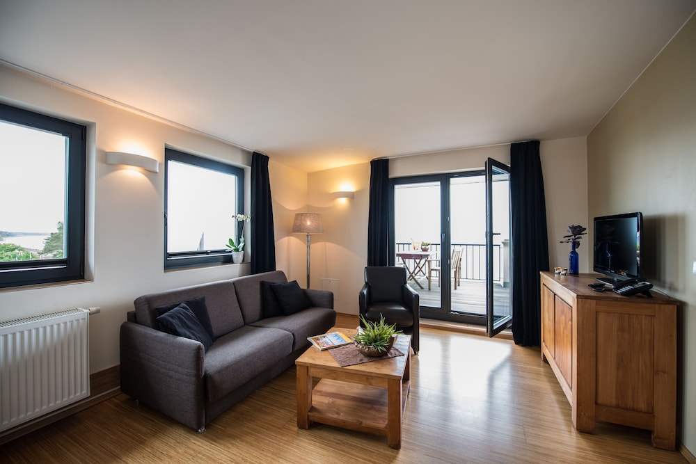 Apartment with 1 bedroom and partial ocean view photo 2