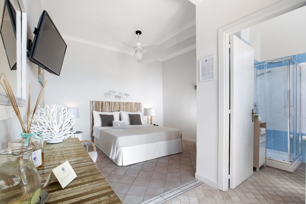 Superior Double Room, Private Bathroom, Sea View photo 3