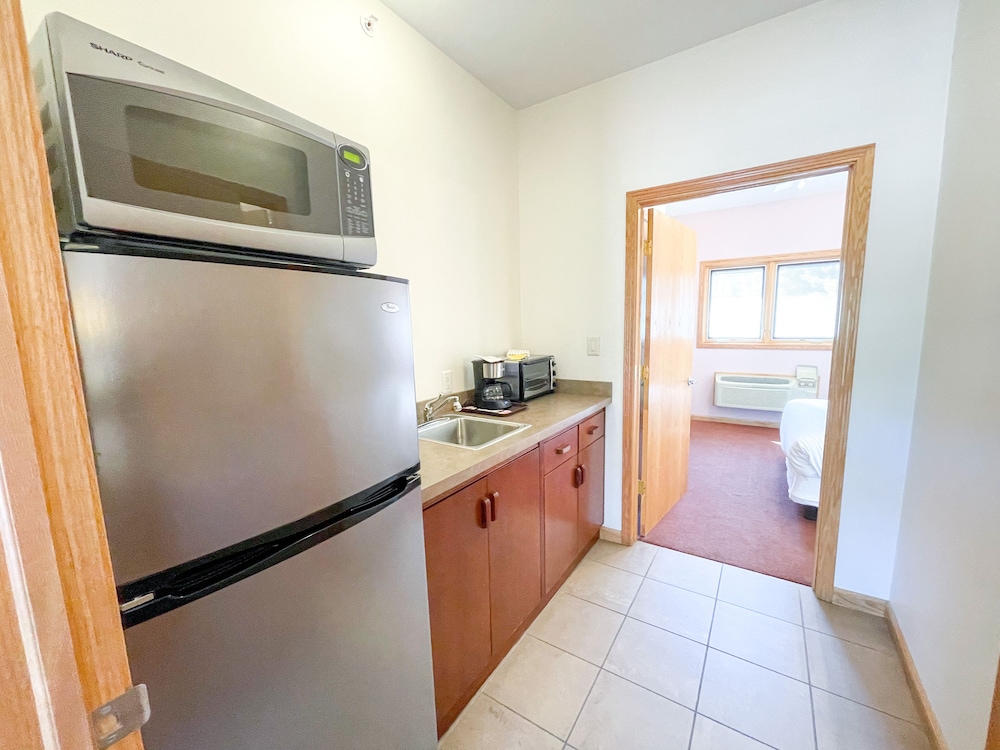 Luxury Suite, 2 Bedrooms, 2 Queen beds, Fireplace, Bath Jetted Tub photo 3