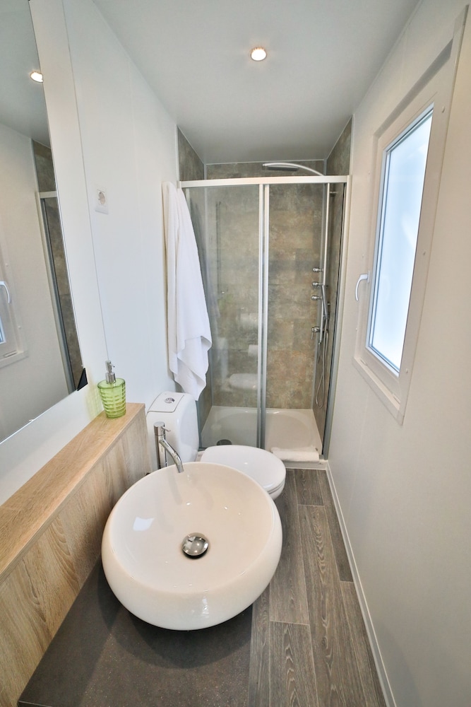 Exclusive Cottage, Lake View (Cherry) photo 2