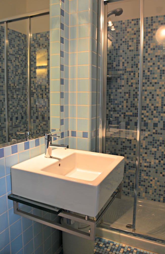 Double or Twin Room - Photo 7