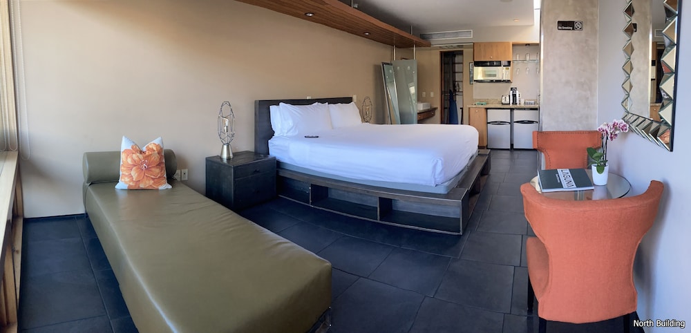 Deluxe Room, Multiple Beds (North Building)