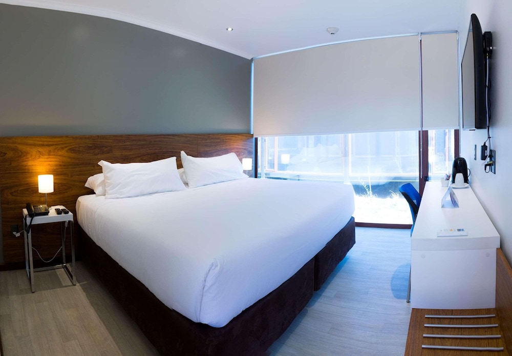 Room, 1 King Bed, Non Smoking - Photo 5
