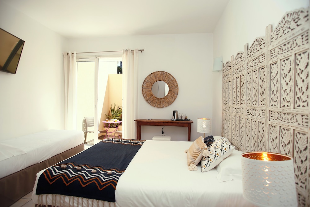 Standard Double Room, City View or Country View - Photo 6