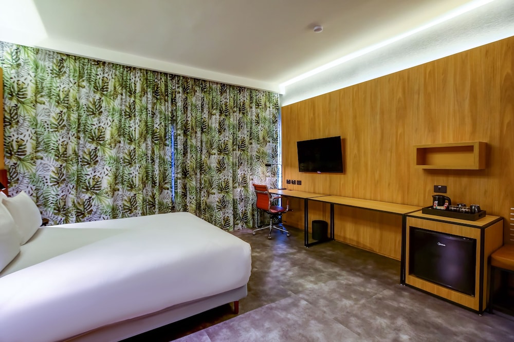 Superior Room, Accessible - Photo 5