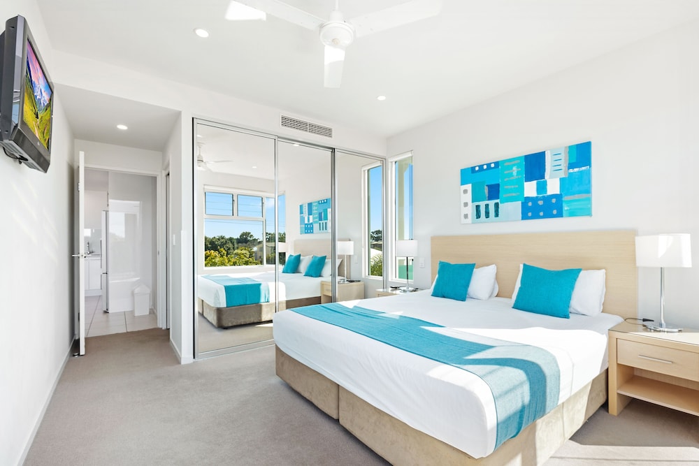 Standard Room, 2 Bedrooms, Pool View photo 2