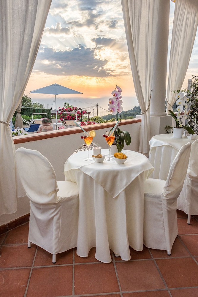 Deluxe Room, Balcony, Sea View - Photo 8