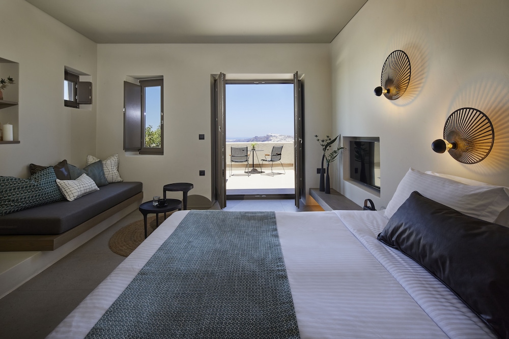 Euphoria Suite with Outdoor Jacuzzi