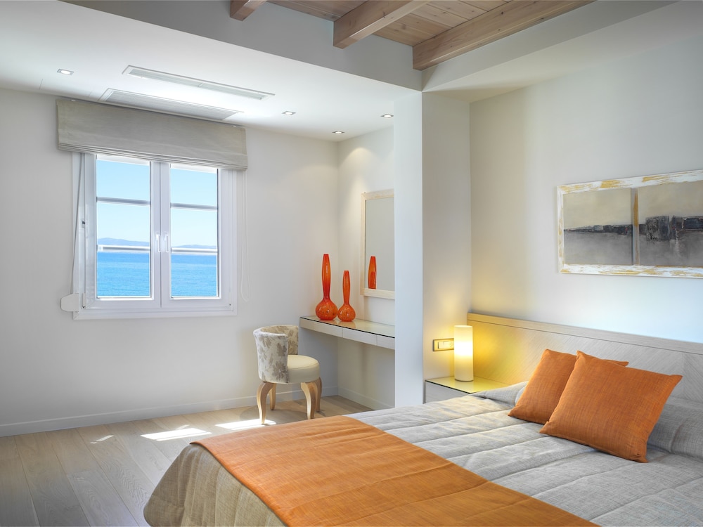 Suite, One Bedroom (2-4 adults) photo 1