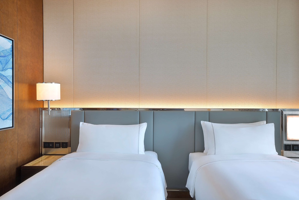 Superior Room, 1 King Bed, City View - Photo 5