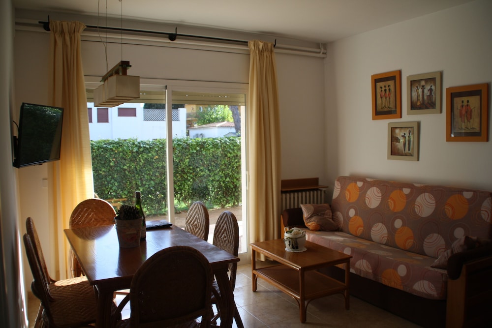 Apartment, 2 Bedrooms, Pool View, Ground Floor (Margarita 19)
