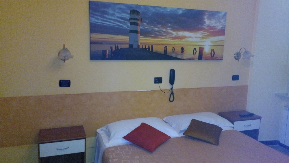 Double Room - Photo 12