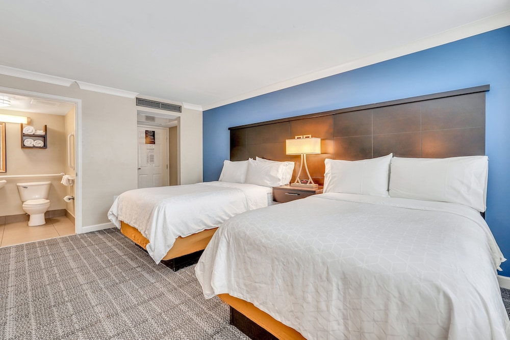 Studio Suite, 2 Double Beds, Accessible, Kitchen (Mobility Tub)