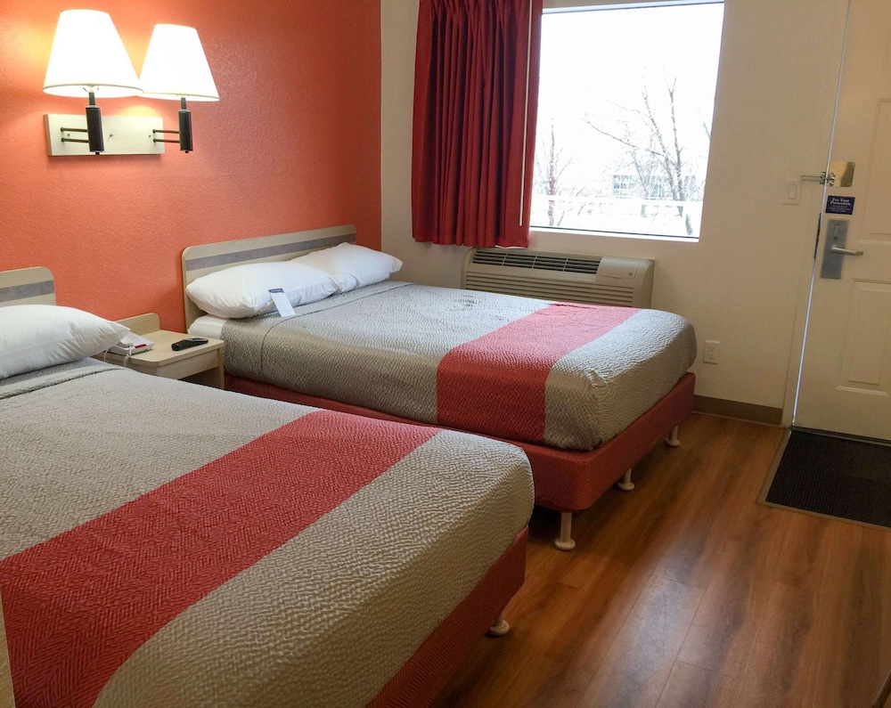 Standard Room, 2 Double Beds, Non Smoking photo 2