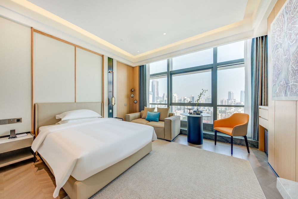 Deluxe King Bed Room photo 1