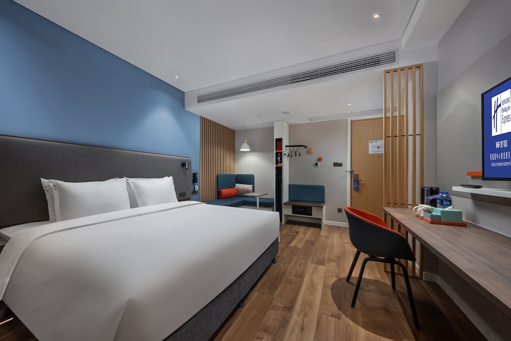 Standard Room, 1 King Bed (Extra Floor Space) - Photo 1