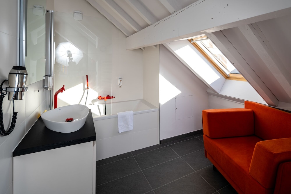 Suite - Photo 5