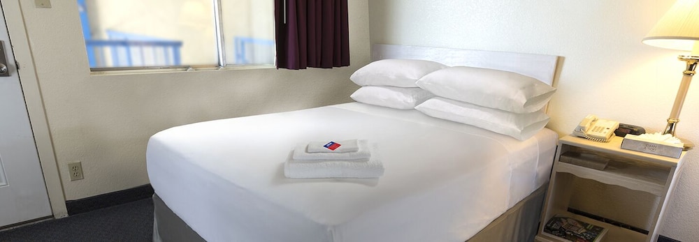 Suite, 1 King Bed photo 2