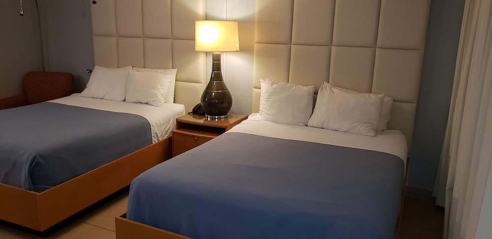 Executive Double Room, 2 Queen Beds, Pool View, Garden Area photo 2