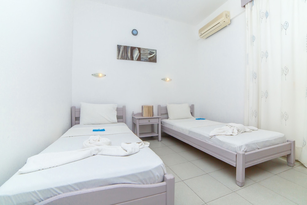 Studio, 2 Twin Beds