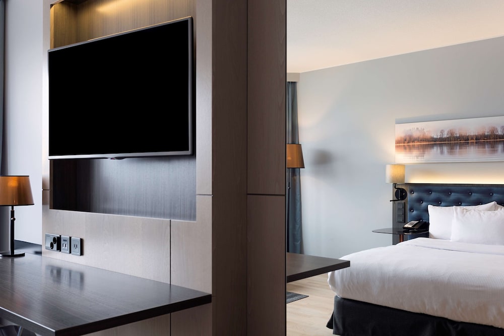 Room, 1 King Bed, Sea View - Photo 2
