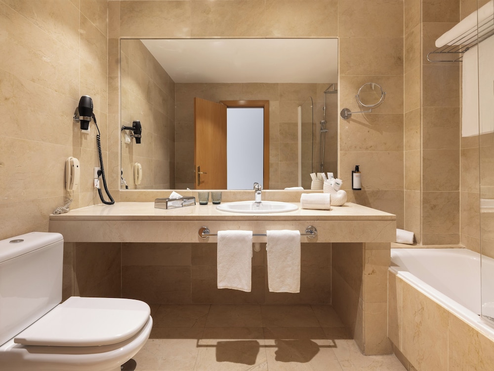 Premium Room (Connected, 3 adt + 3 chd) - Photo 3