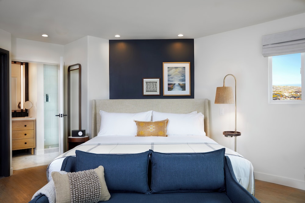 Panoramic Room, 1 King Bed, Oceanfront photo 3